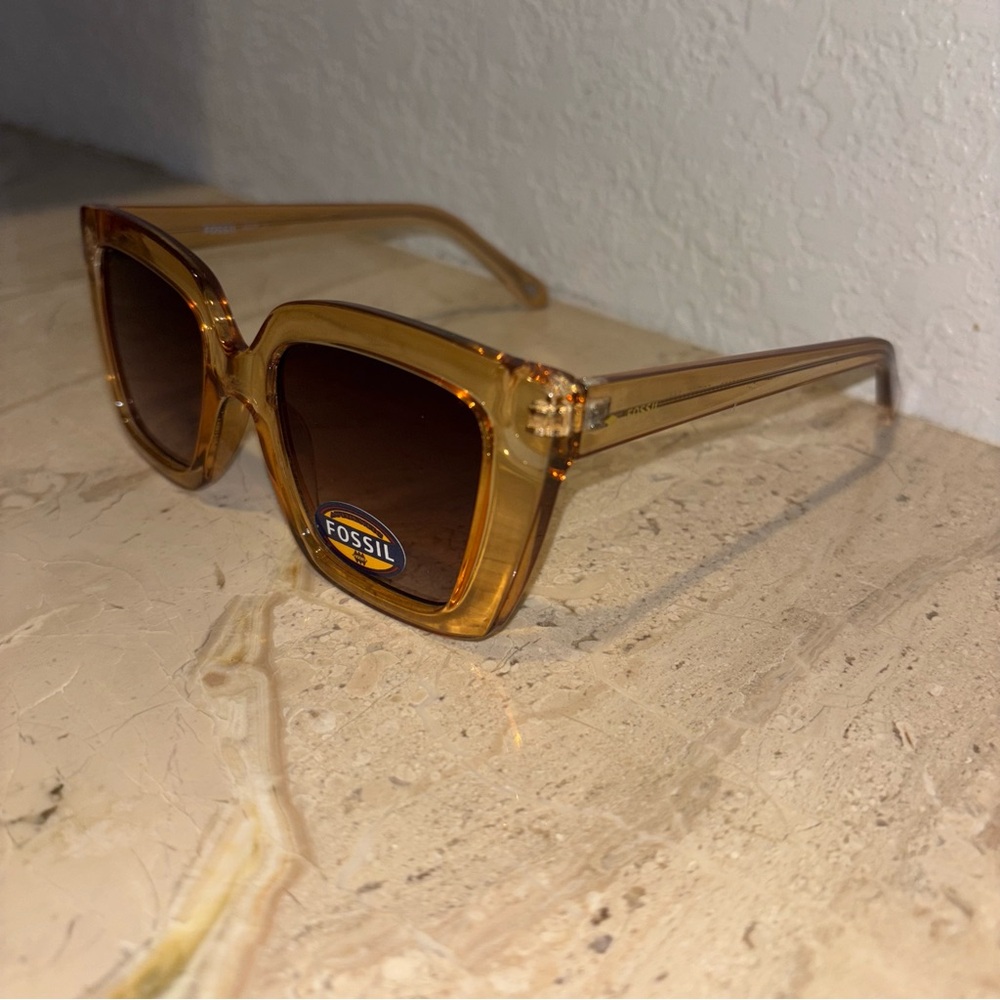 Fossil FW223 Oversize Cat Eye Sunglasses Tan Crystal Frame / Brown Gradient Lens